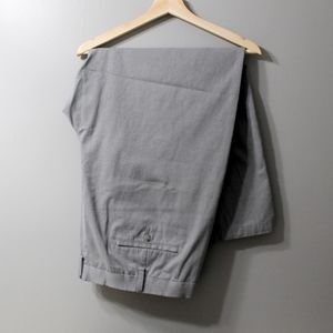 GRAY FLAT FRONT TROUSERS 46 X 29